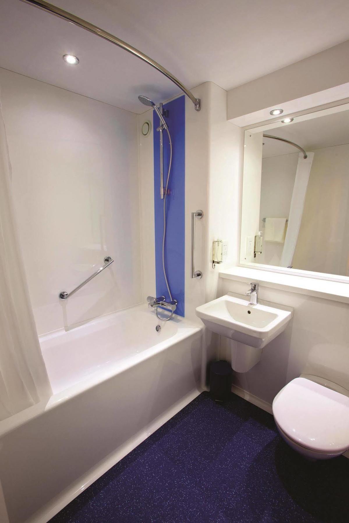 Travelodge Stratford Upon Avon Exterior photo